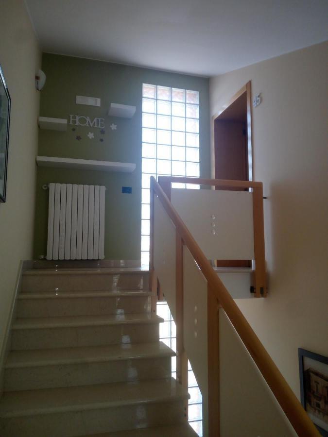The Holiday House Hotel ซานเตราโม อิน คอลเล ภายนอก รูปภาพ