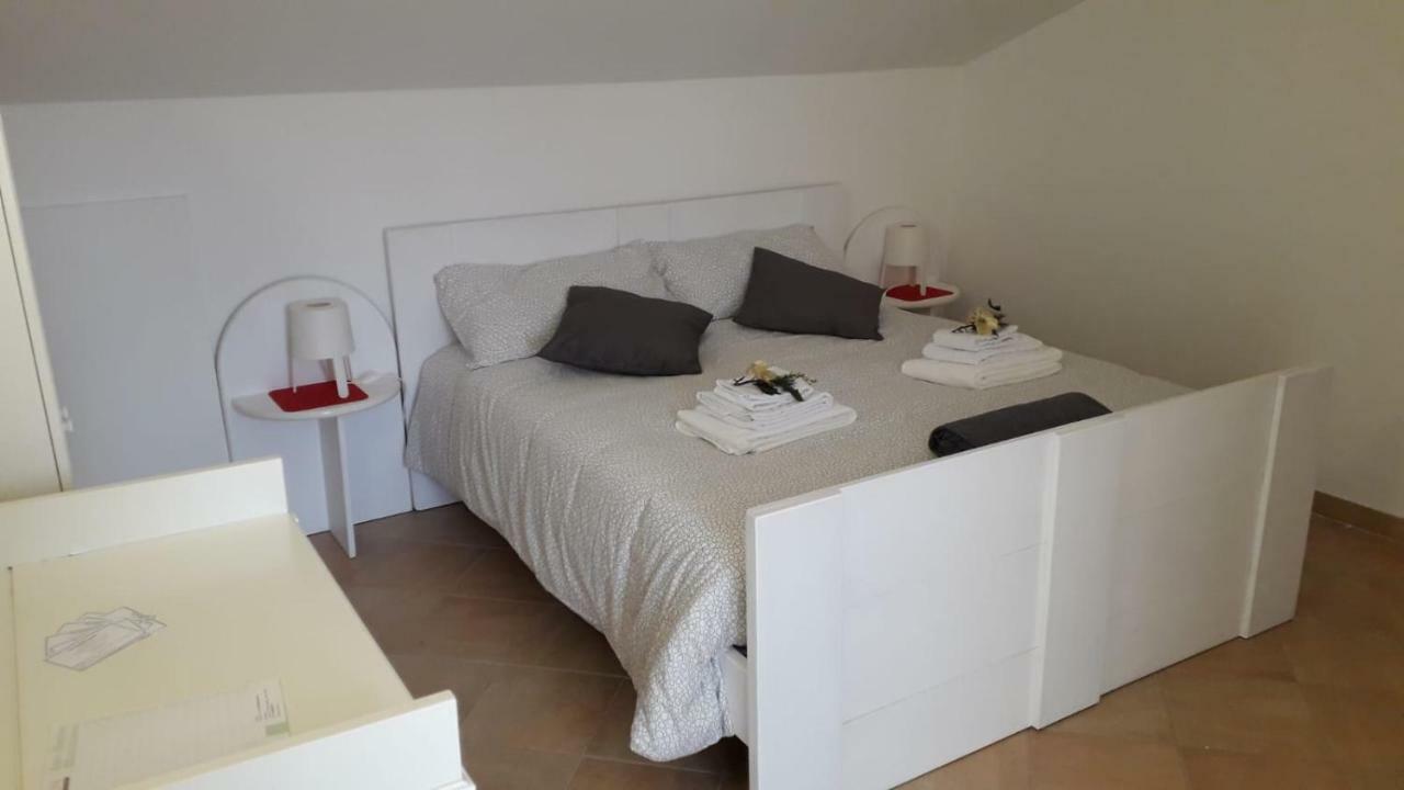 The Holiday House Hotel ซานเตราโม อิน คอลเล ภายนอก รูปภาพ